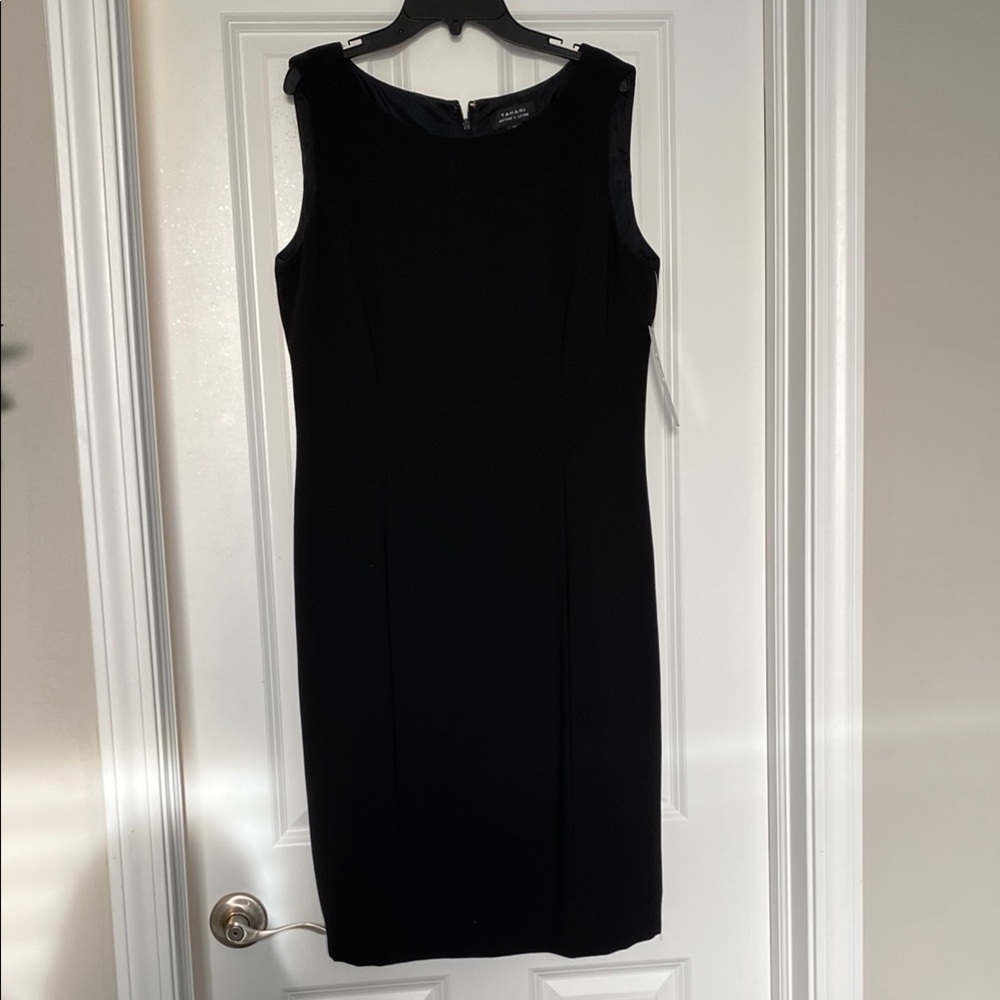 Elegant Tahari Black Sleeveless Dress